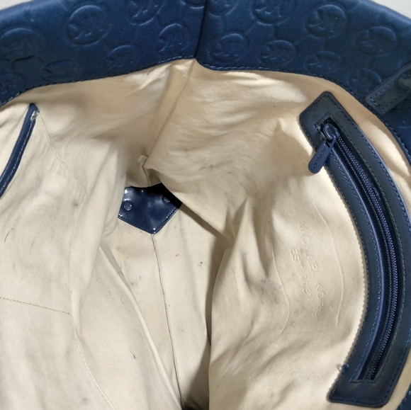 Michael Kors Signature Blue Neoprene Tote Bag - Picture 4 of 6